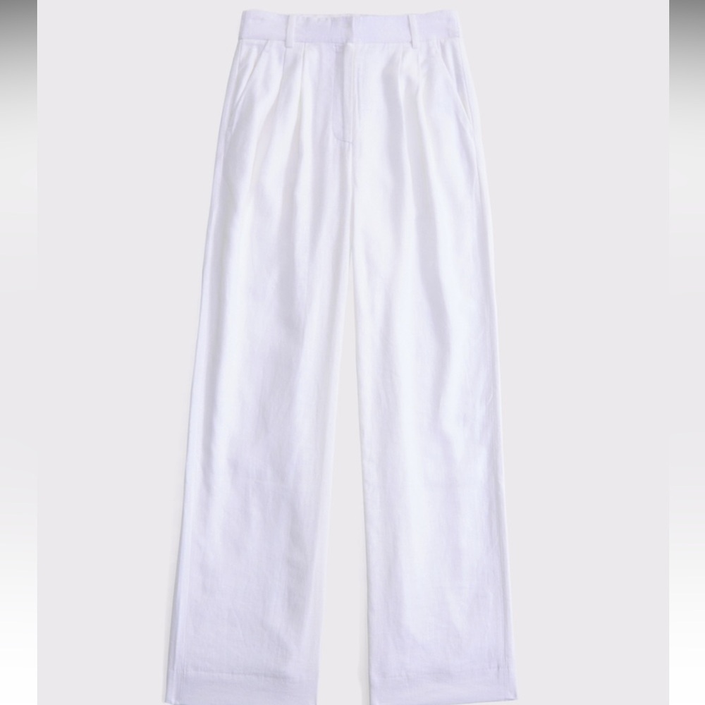 Abercrombie & Fitch - Picture 3 of 6